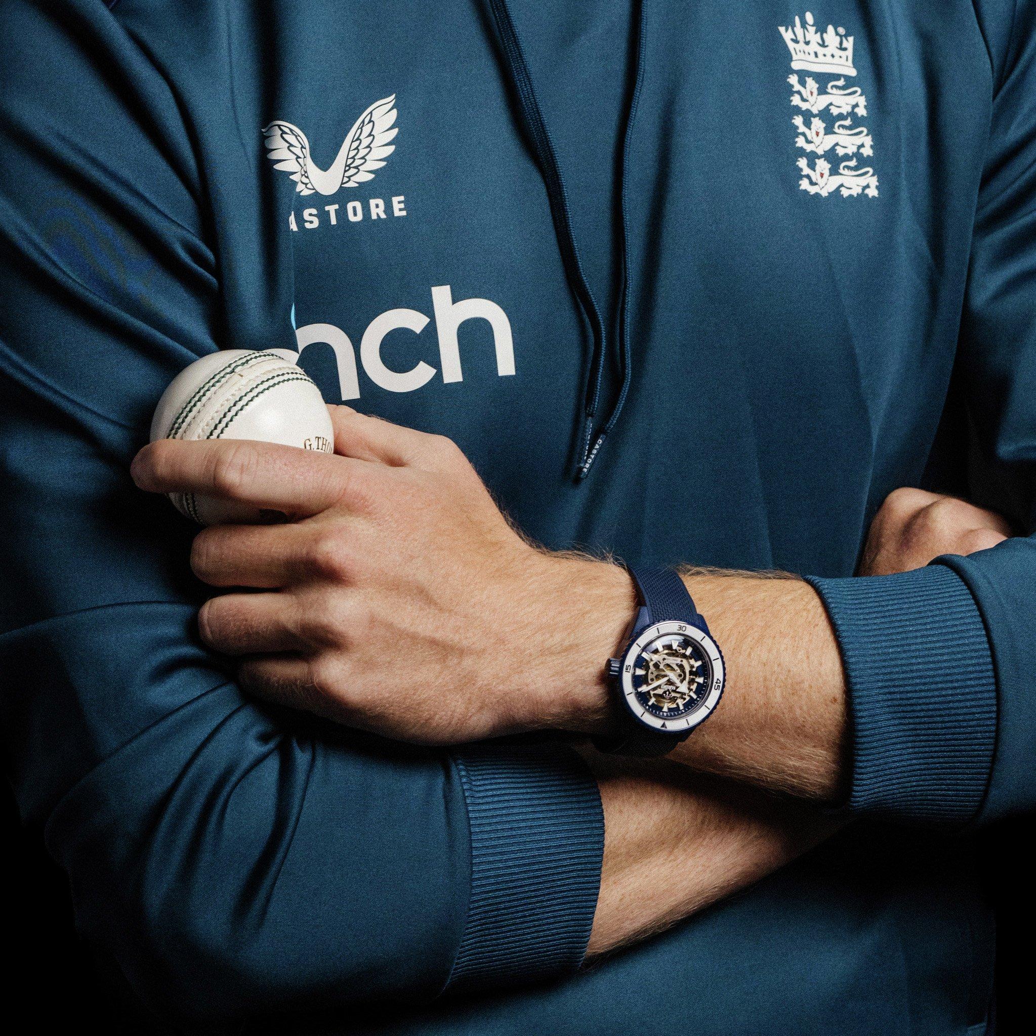 Rado Limited Edition Captain Cook 43mm High-Tech Ceramic X England Cricket Menâs Watch 7 Rado Limited Edition Captain Cook 43mm High-Tech Ceramic X England Cricket Menâs Watch