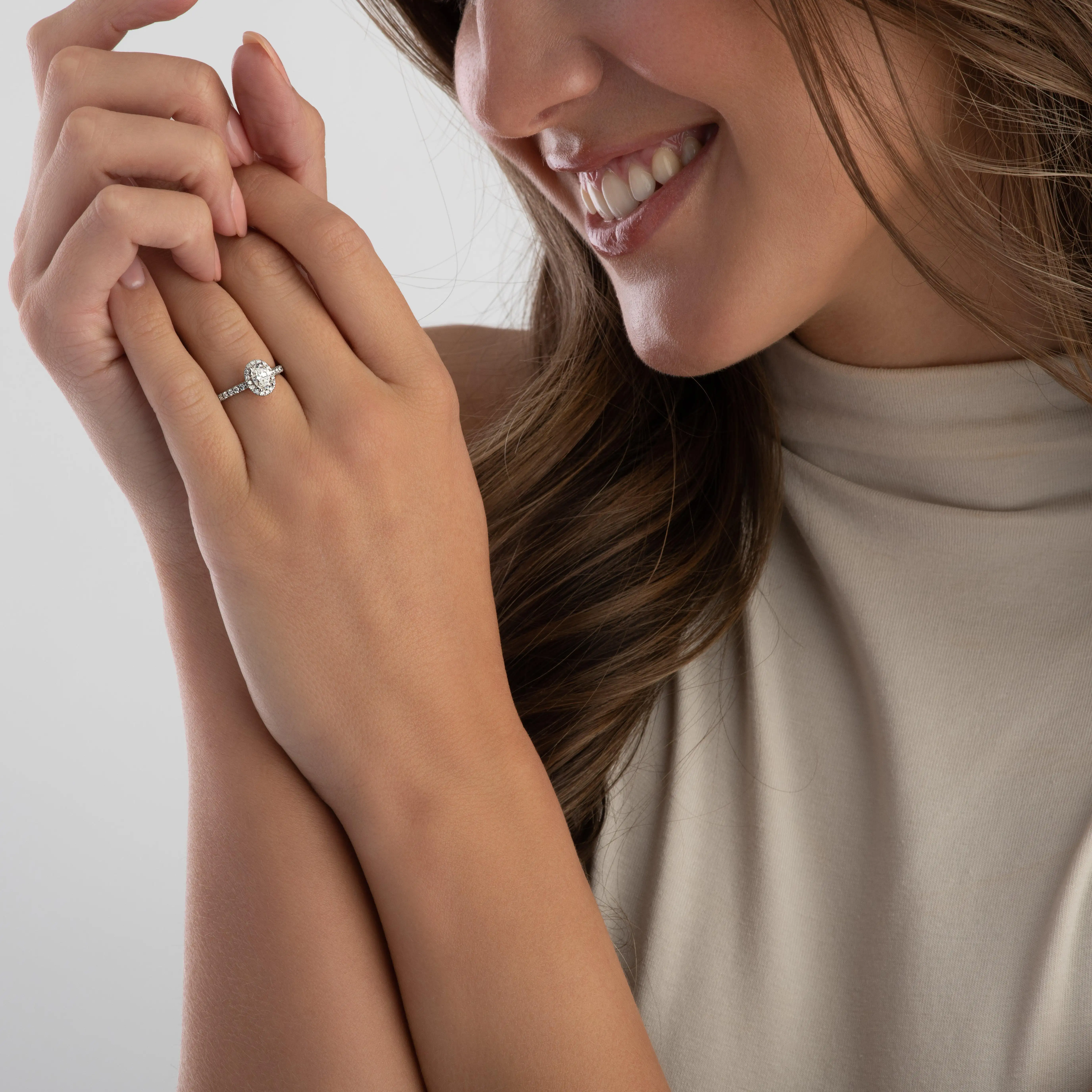 Maple Leaf Diamonds 18ct White Gold Oval Halo Diamond Halo Ring 4 Maple Leaf Diamonds 18ct White Gold Oval Halo Diamond Halo Ring